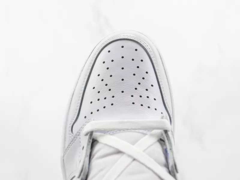 Nike Air Jordan 1 High "Dior" Modelo 210H - Imagenes Modo Zapatillas | Moda Zapatillas Hombre · Zapatillas de Mujer | Nike · Adidas