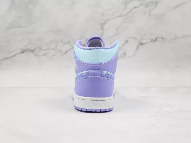 Nike Air Jordan 1 Mid Modelo 109M - Imagenes Modo Zapatillas | Moda Zapatillas Hombre · Zapatillas de Mujer | Nike · Adidas