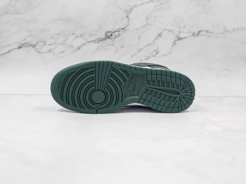 Nike SB Dunk Low Modelo 111H - Imagenes Modo Zapatillas | Moda Zapatillas Hombre · Zapatillas de Mujer | Nike · Adidas