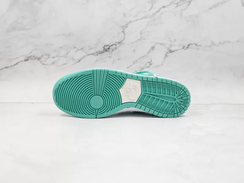 Nike SB Dunk Low Pro Modelo 106H - Imagenes Modo Zapatillas | Moda Zapatillas Hombre · Zapatillas de Mujer | Nike · Adidas